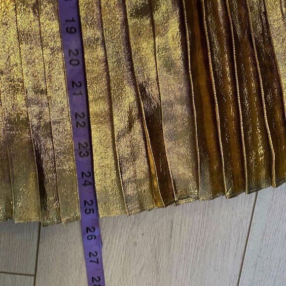 Lewit silk gold metallic pleated skirt - Picture 8 of 11